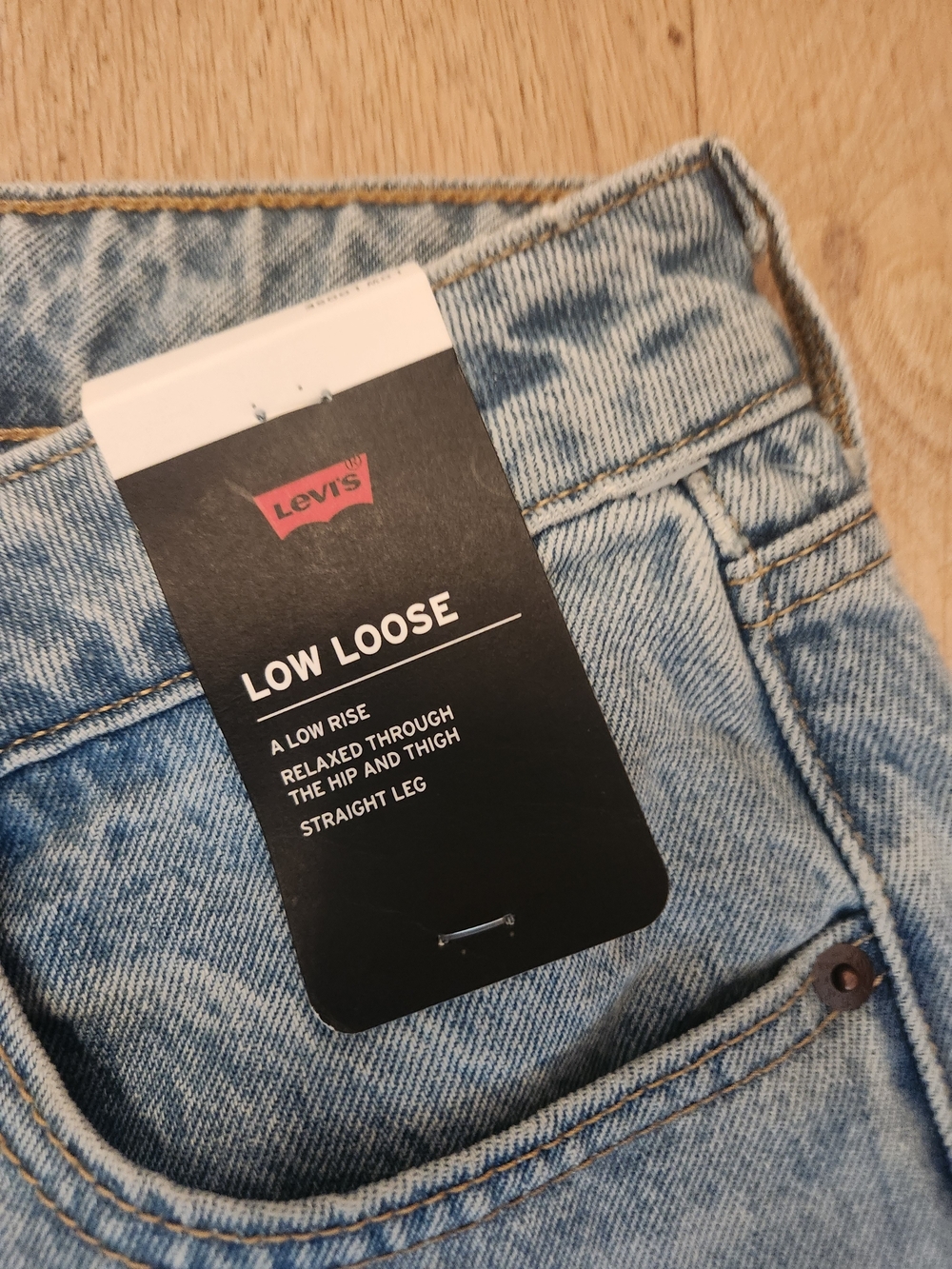 Levi's Low And Loose Jeans - Picture 4 of 5